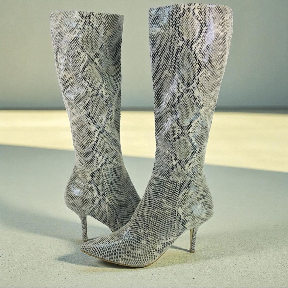 B Makowsky Leather Snake Embossed Tall Shaft Boot Size 8M